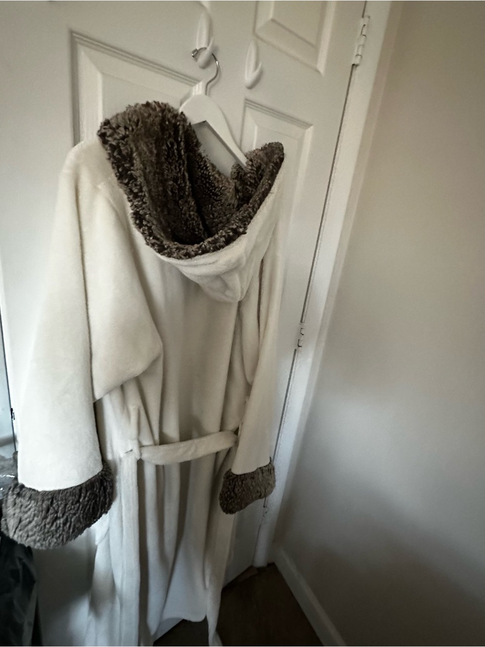 White and Brown Pottery Barn Robe - Picture 9 of 11